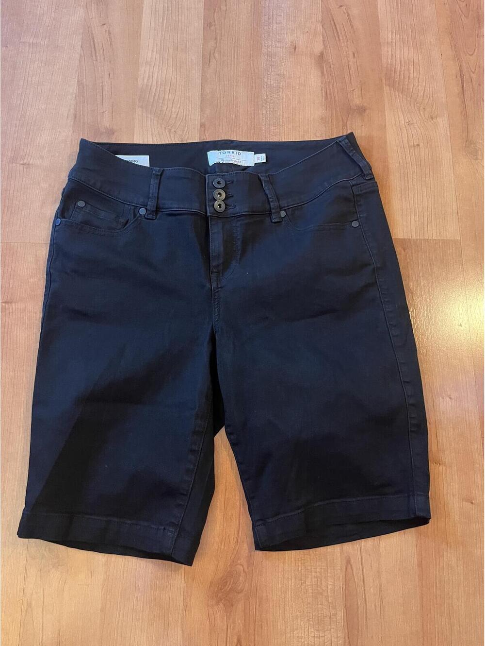 Torrid Black Denim Jegging Shorts Size 14 Plus Stretch High Rise - Picture 2 of 9